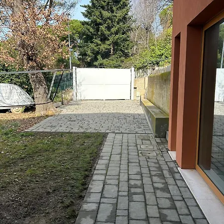 Nuovo In Collina بيزارو